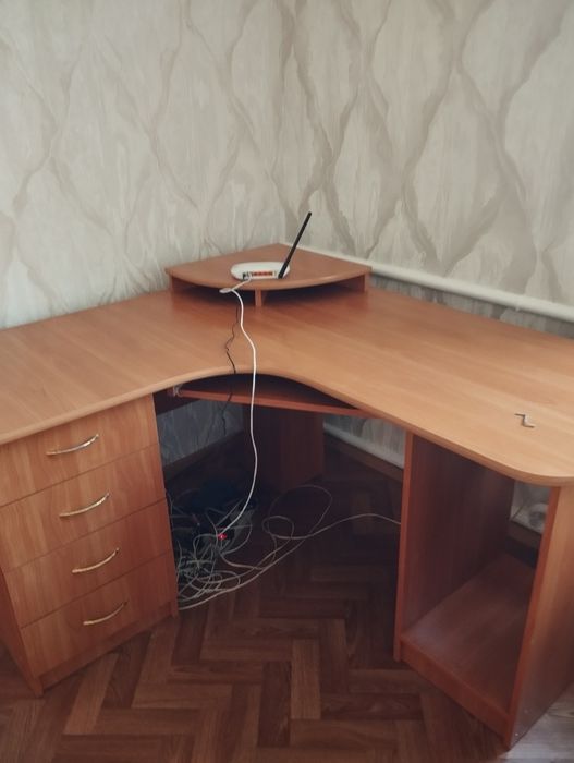 Стіл кутовий письмовий