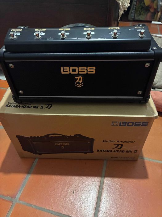 Amplificador Boss Katana Head MKII 100 W + Pedal Boss GA-FC-EX