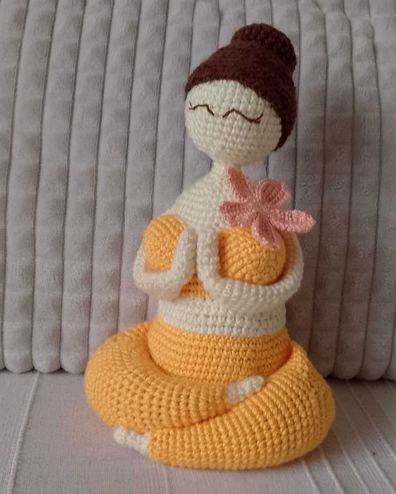 В'язана гачком іграшка. Йога.