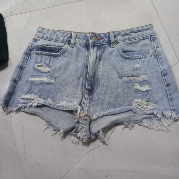 Szorty jeansowe z przetarciami