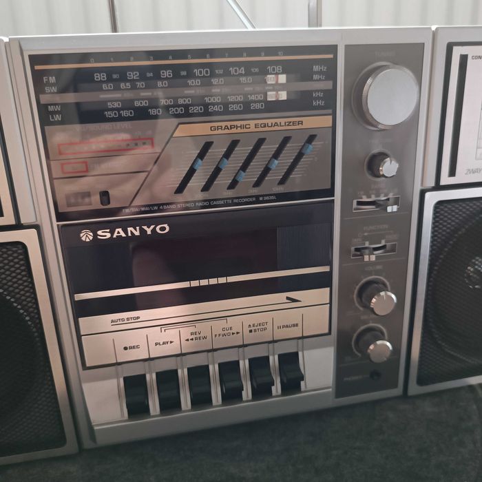 SANYO M9835L radiomagnetofon, super stan.