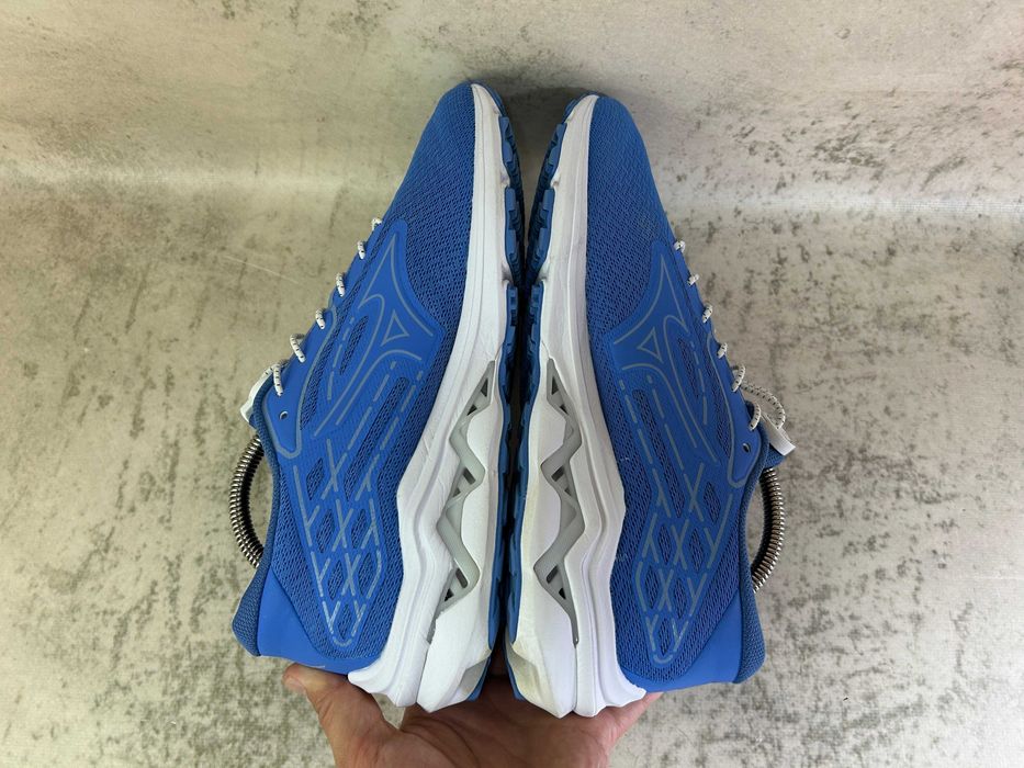 Кроссовки Mizuno Wave Equate 8