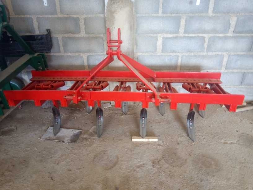 Escarificador Agrícola de 9 dentes  (Marca: Pereira & Gomes)