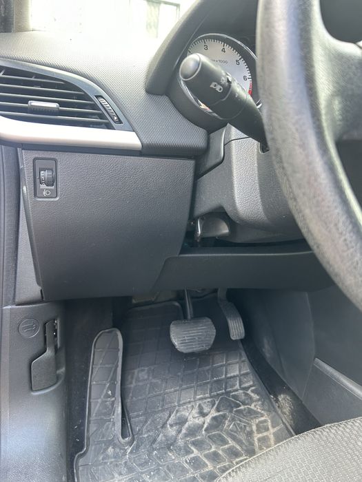 Peugeot 207 робот