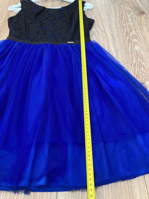 Sukienka z tiulowym dołem