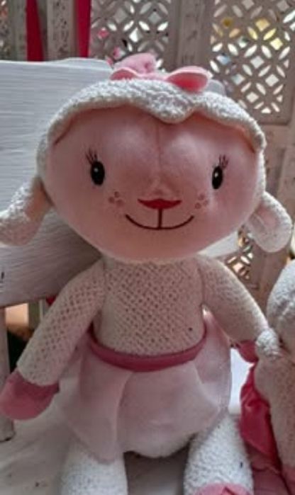 Lãzinha peluche Doutora Brinquedos