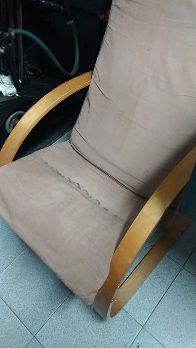 Cadeira de baloiço em Madeira , Ótima para Relaxar com Têxtil Creme