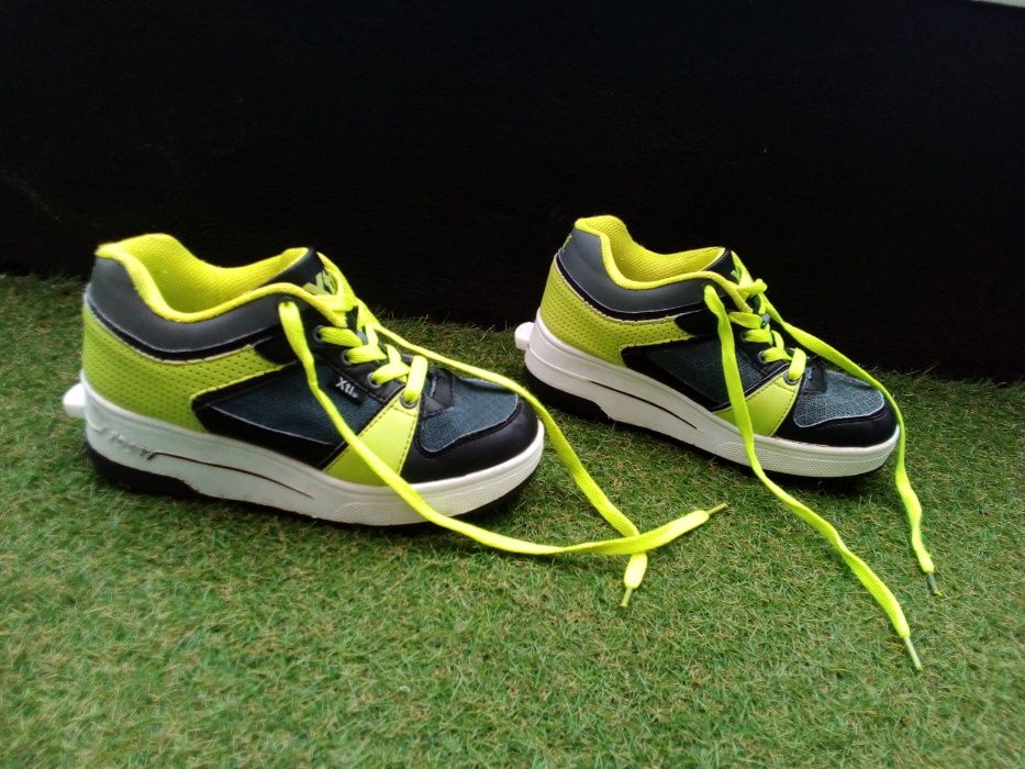 VENDA URGENTE Sapatilhas XTI Com Rodinhas Movíveis, Número 36