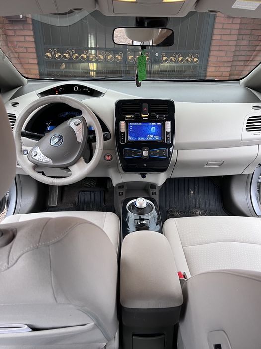 Продам Nissan Leaf 9/12 . Возможен обмен
