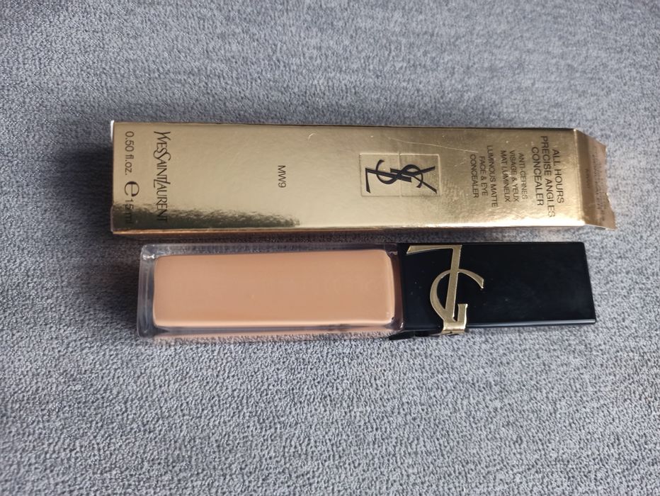 Sprzedam nowy Concealer Yves Saint Laurent MW9