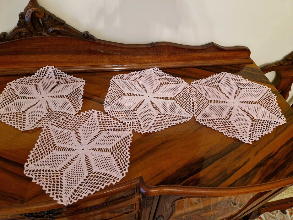 4 Panos em croché cor rosa redondos