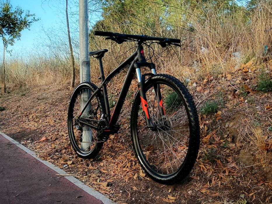 Specialized RockHopper - Bicicleta de BTT Todo o Terreno - XC