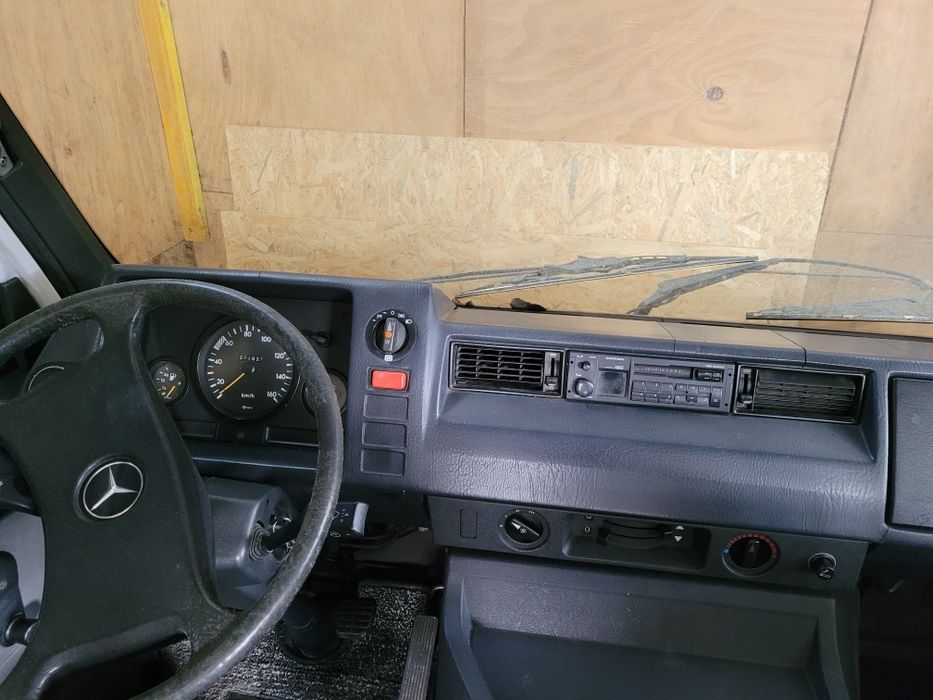 Mercedes  Benz Mb100