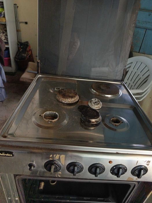 Fogão a gás e eléctrico