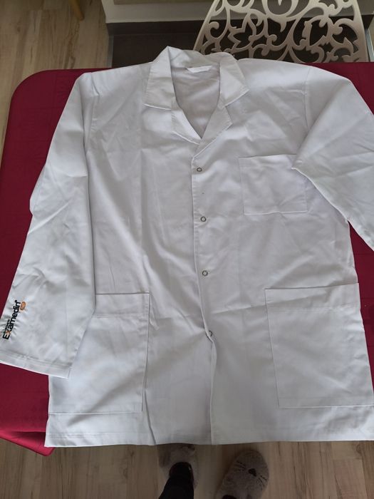 Fartuch medyczny M z długim rękawem