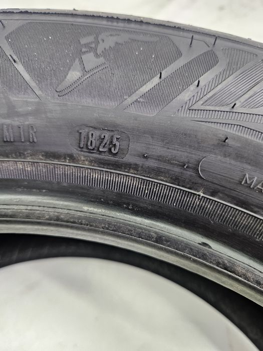 Opona 215/55 R17 GoodYear Vector 4season 2025rok