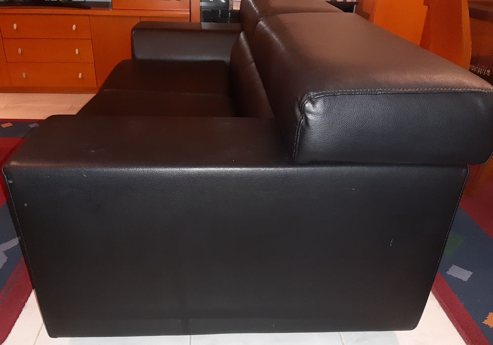 Vendo 2  sofás  preto