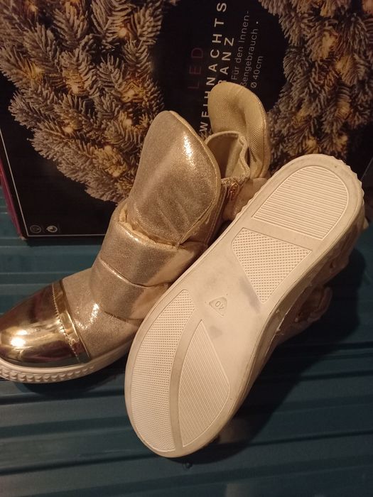 Sneakersy Botki złote. Nowe