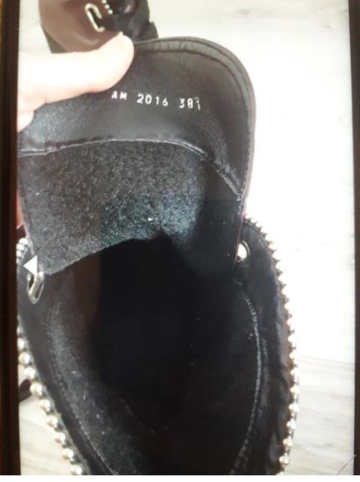 Демісезонні шкіряні ботинки.