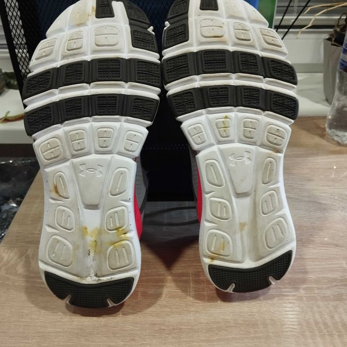 Under armour кросівки розмір 41, устілка 26 см
