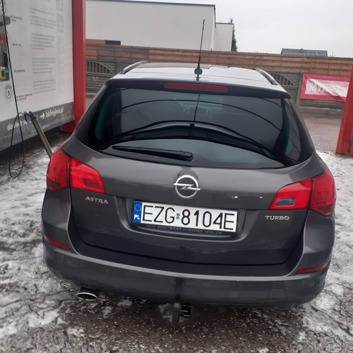 Opel Astra kombi sport tourer  2011r