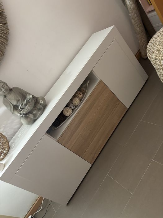 Aparador branco e carvalho