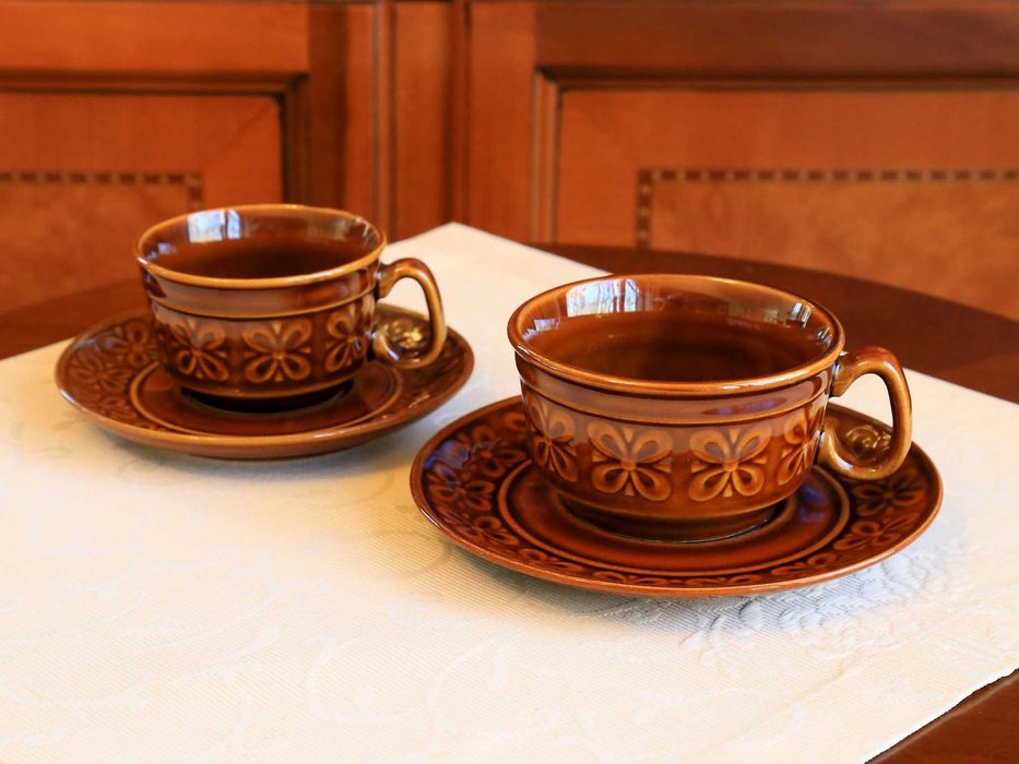 Pruszkowski porcelit „Kokardki” – serwis w stylu PRL