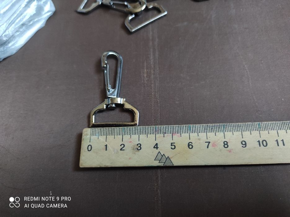 Карабіни до сумок та рюкзаків