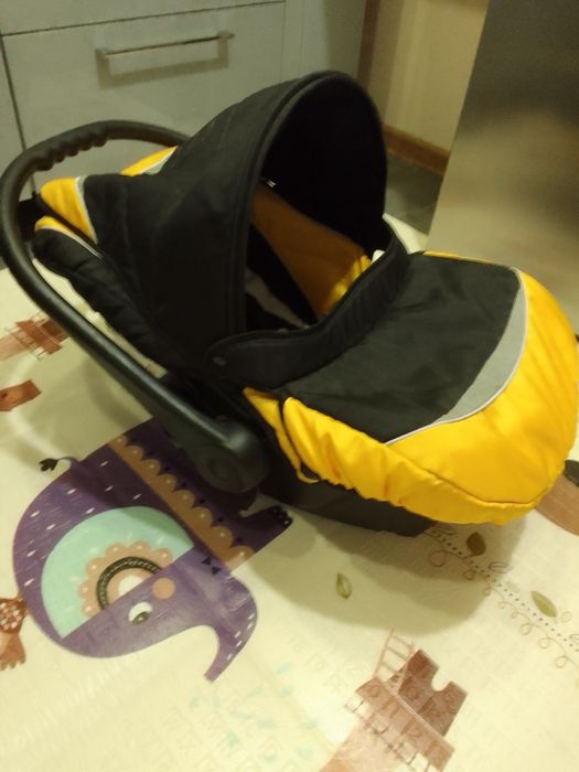 Fotelik samochodowy dla niemowląt