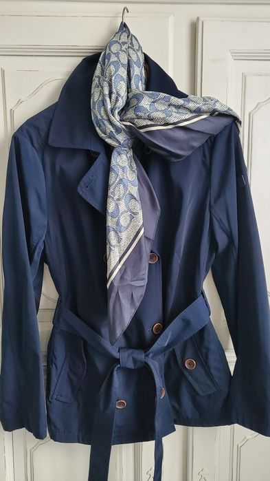 Trench klasyczny krótki