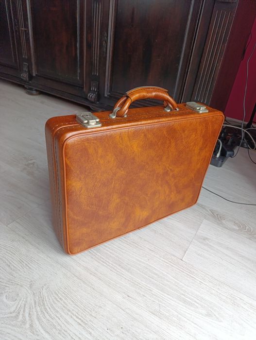 Walizka, neseser, aktówka.