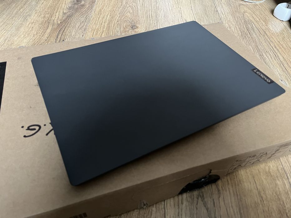 Laptop Lenovo V14-IIL i5-1035G1 8GB 240GB Ssd