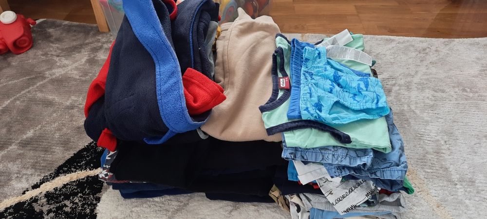 Oddam paczkę ubranek dla chłopca r. 110