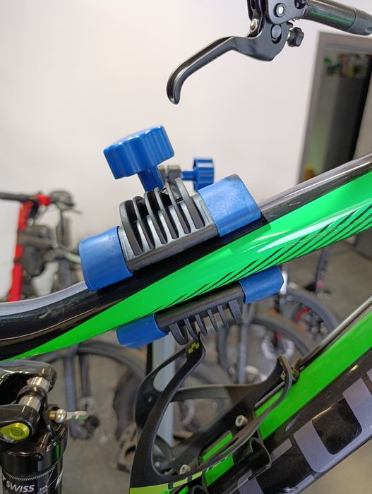 Стійка для велосипеда з можливістю регулювання висоти 100-190см