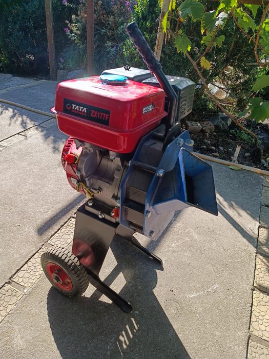 Бензиновый измельчитель веток TIREX