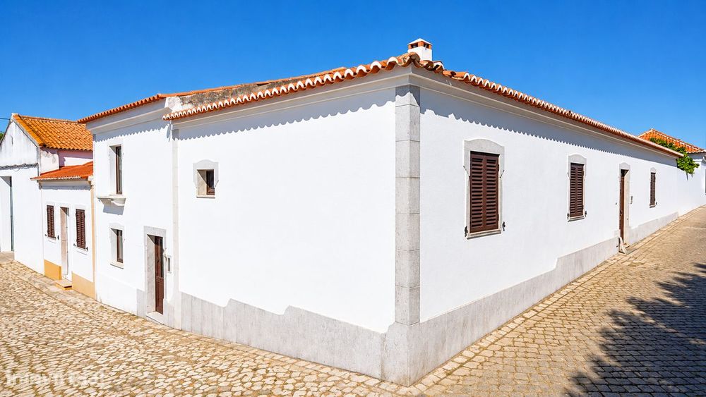 T3 Detached House with Outdoor Area in the Heart of Alvito
