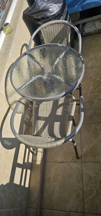 2 krzesła i stolik na balkon lub taras