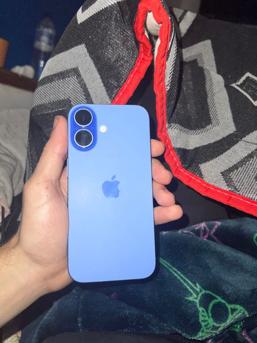 iPhone 16 azul  como novo