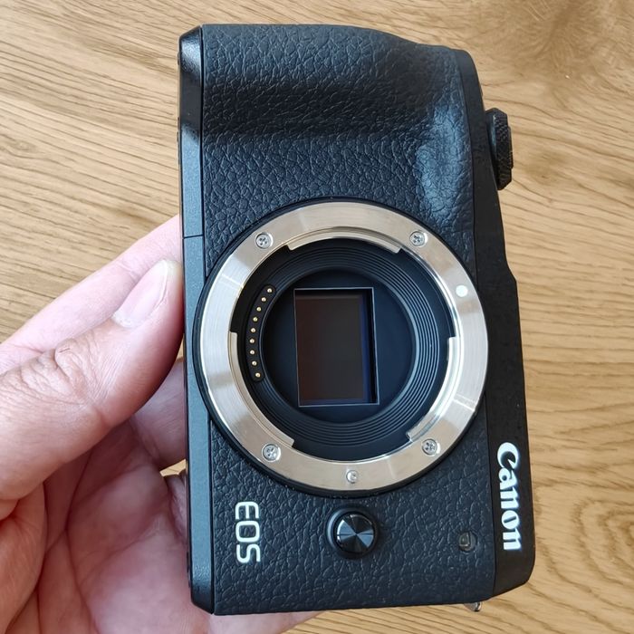 Canon M6 Mark II + 22mm f2 ef-m
