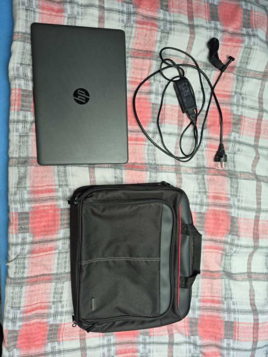 Laptop HP 250 G6 i3 / 8GB RAM / 256GB SSD + Torba i Ładowarka