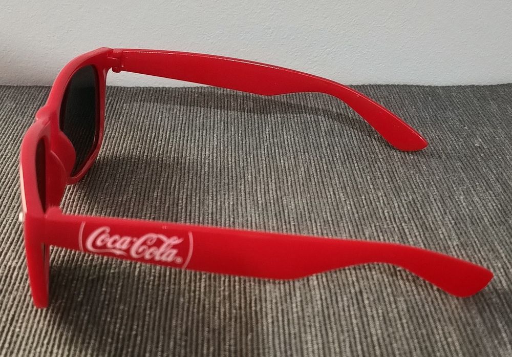 Okulary przeciwsłoneczne z logo Coca-Cola