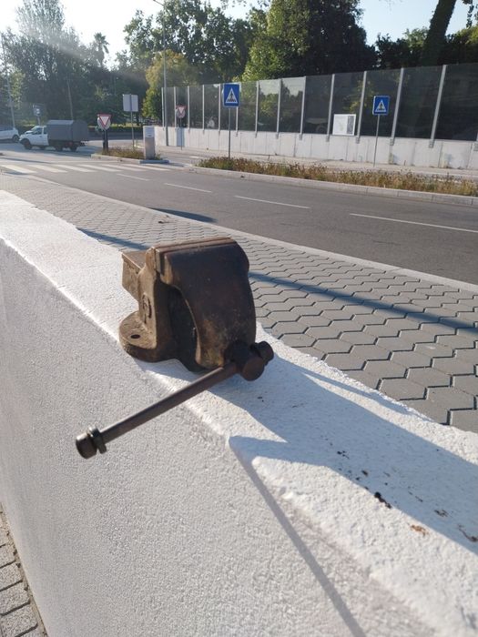 Torno de bancada marca Oliva