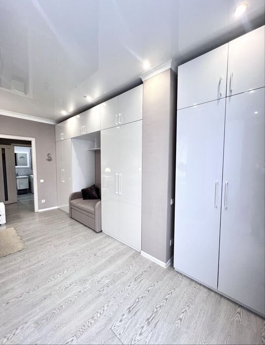 Затишна квартира в центрі! Мінімальне оформлення!