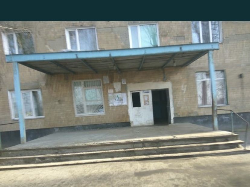 Продам кімнату в гуртожитку . Можливо зробити салон для майстрів .