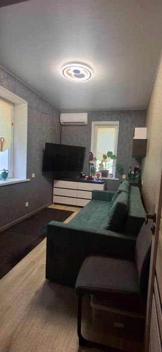 Продам  2х кім кв. з автономкою , меблями та технікою.  Сонячні панелі. Дніпробуд