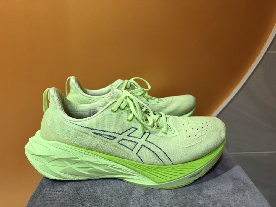 buty do biegania Asics Novablast 4