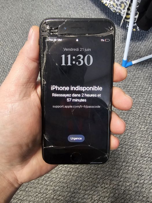 Продам Iphone SE / Айфон СЕ Айклауд