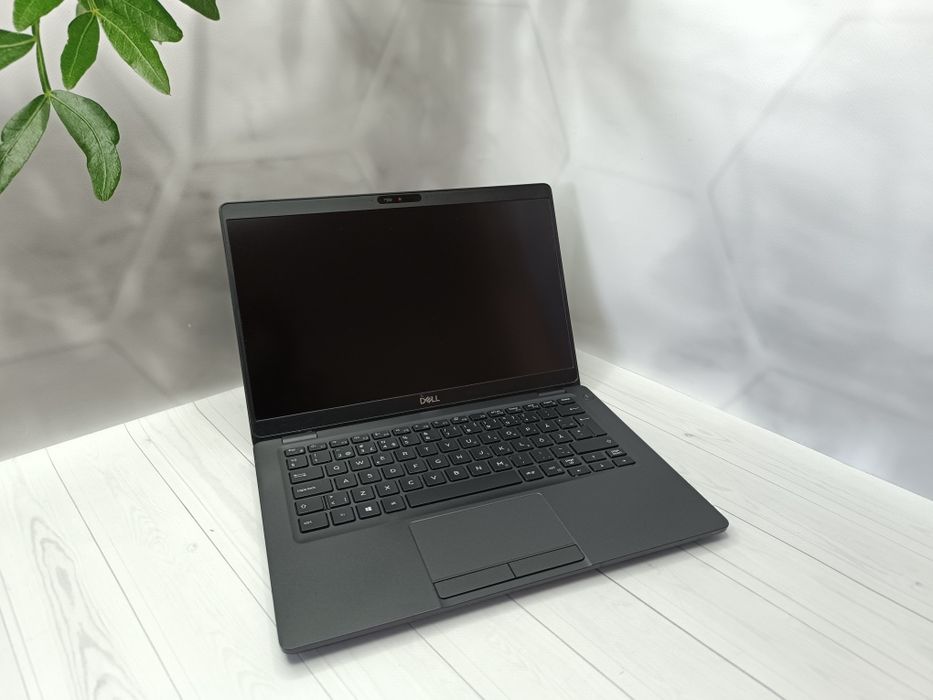 Ноутбук Dell Latitude 5300 i5-8265U/8GB/256 GB/13.3 " Full HD IPS