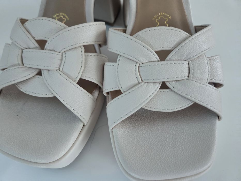 Beżowe sandały damskie na słupku r.40 platformie