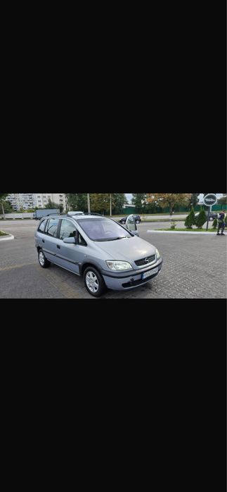 Автомобиль Opel Zafira